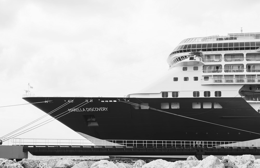 Kreuzfahrtschiff AIDAdiva im Hafen