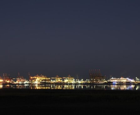 Kreuzfahrtschiff Queen Mary 2 im Hafen von Bremerhaven
