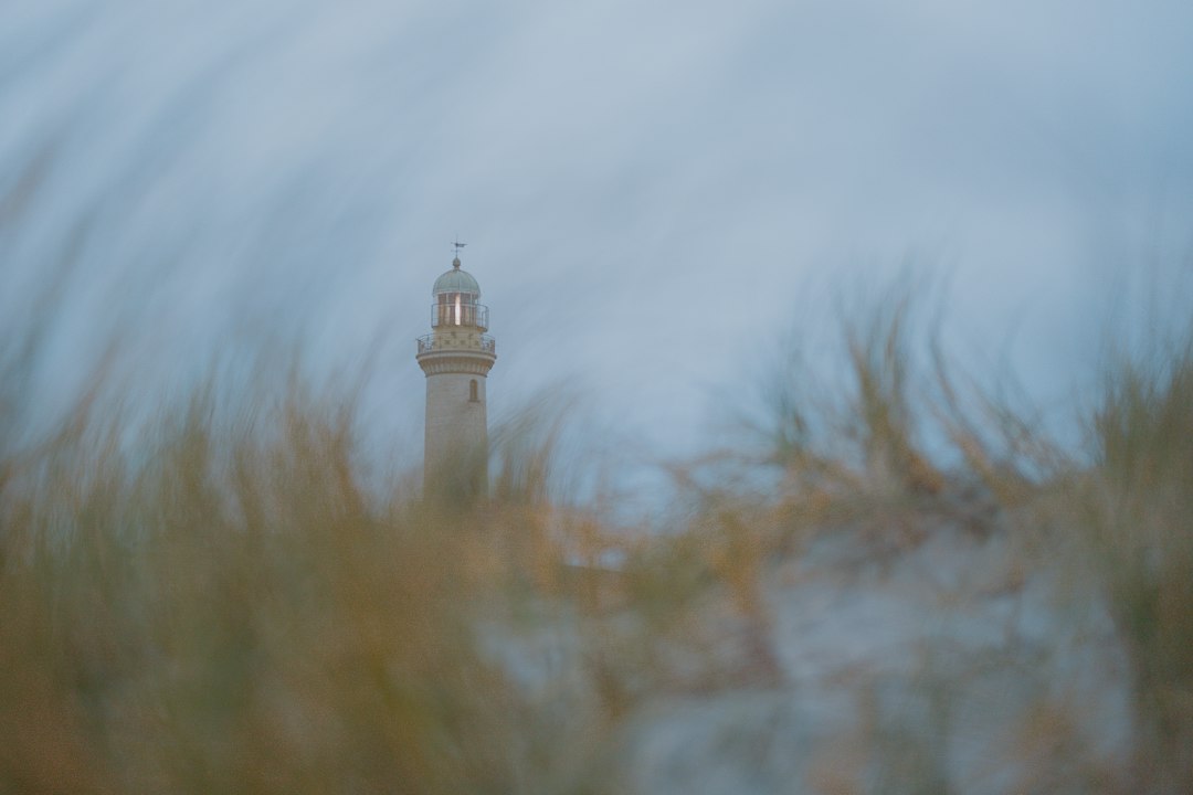 Leuchtturm in Warnemünde, dem Kreuzfahrthafen von Rostock