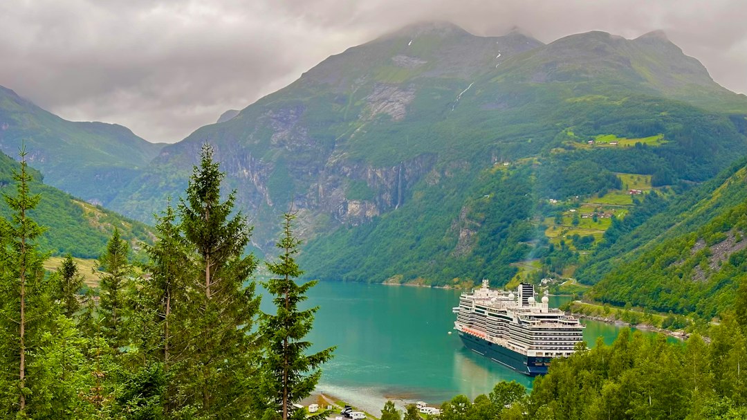 Norwegische Fjorde im Vergleich zum Mittelmeer